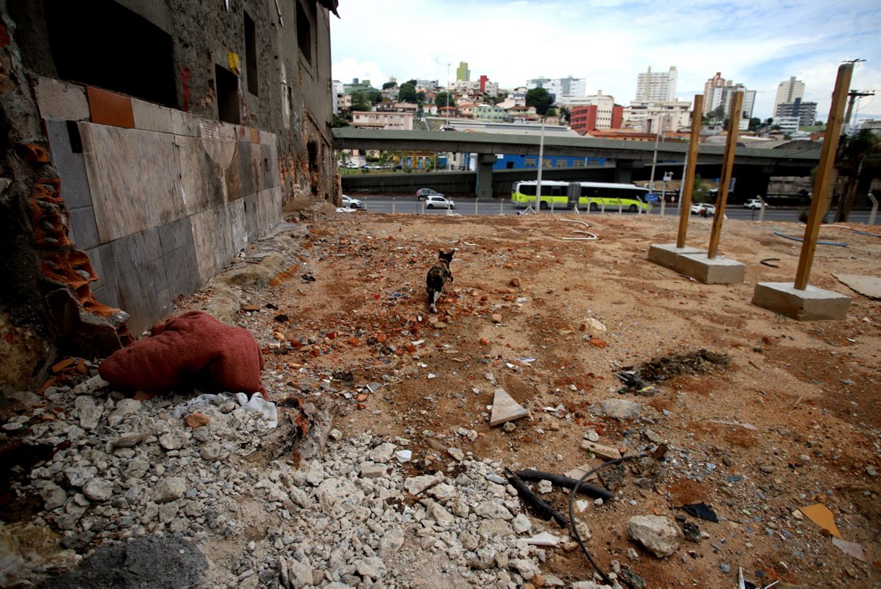 Terreno na avenida Antônio Carlos, em BH