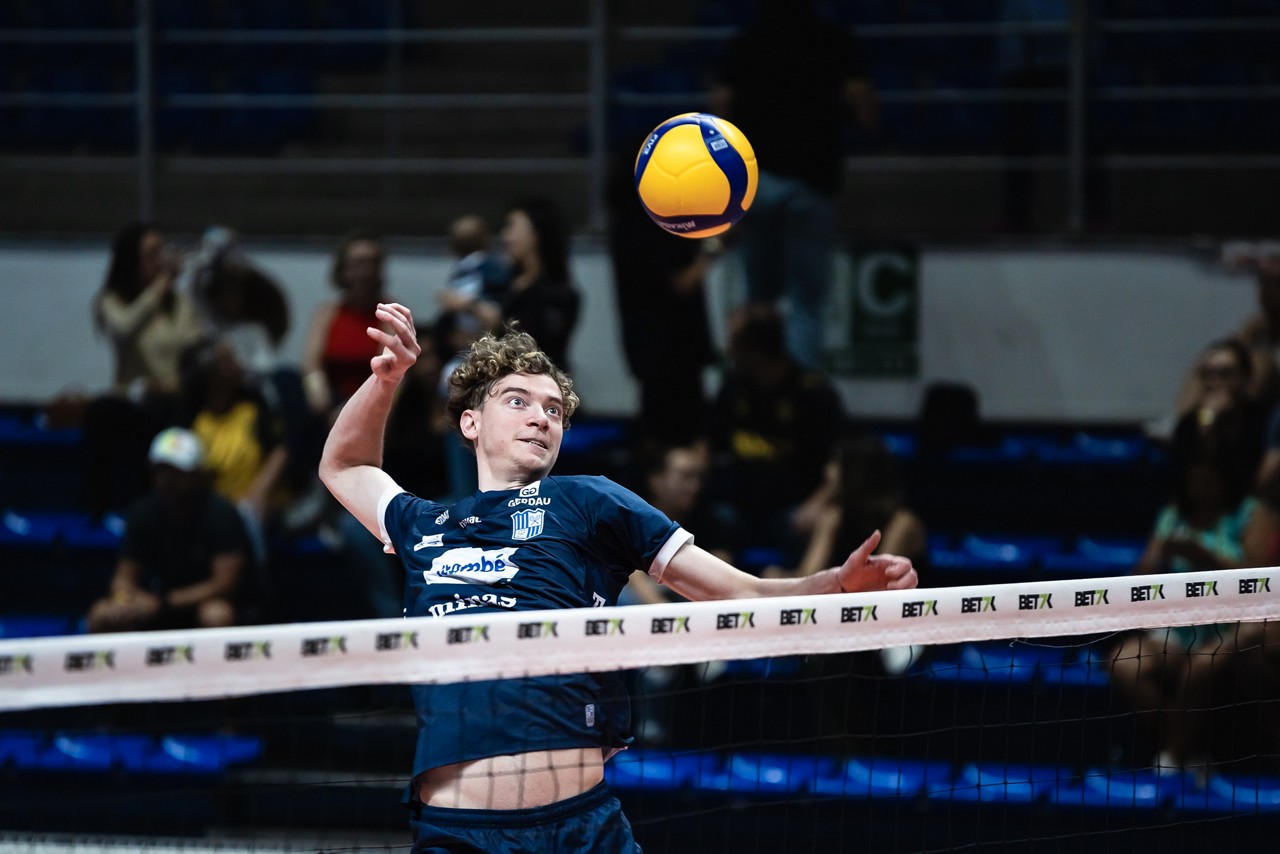 Central Austin Wilmot vai para a terceira temporada com a minastenista