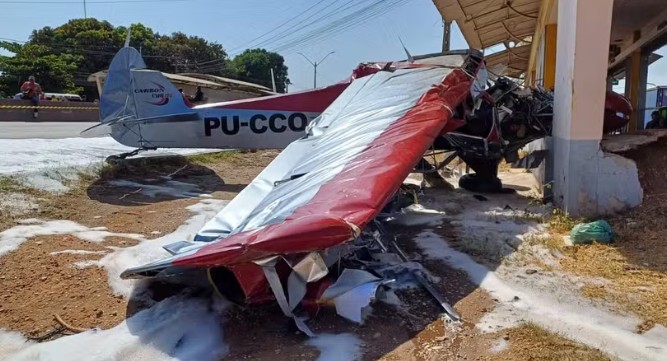 Avião cai e deixa feridos no Piauí