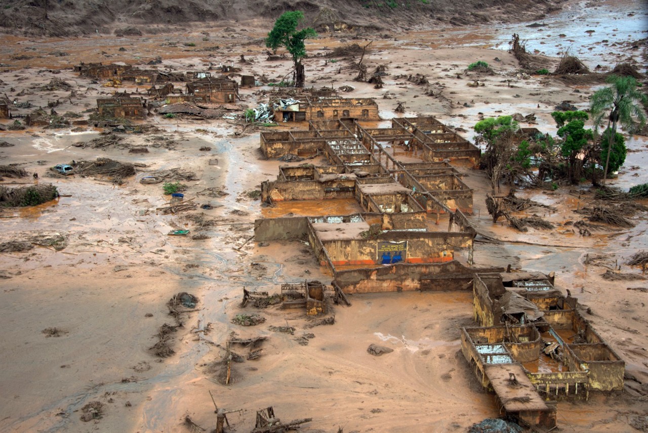 Rompimento de barragem da Samarco arrasou distritos de Mariana