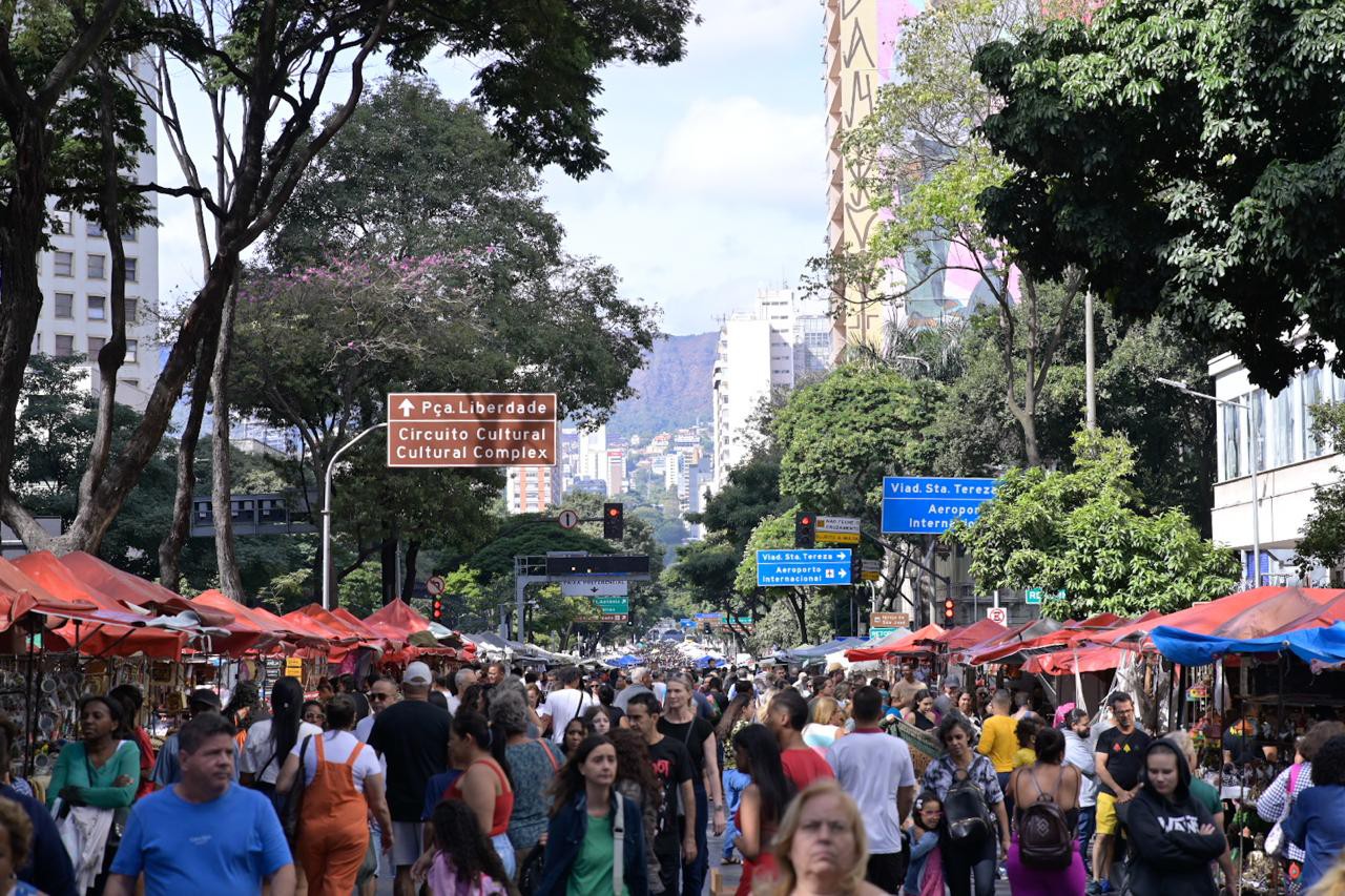 Feira Hippie, em BH, neste domingo (9/6)