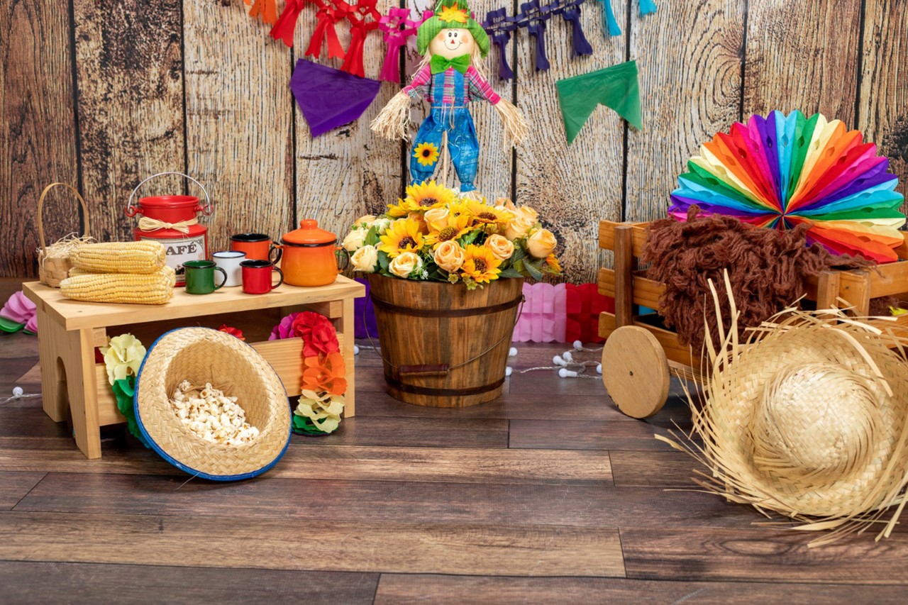 Os pratos típicos da festa podem ajudar a decorar a mesa 