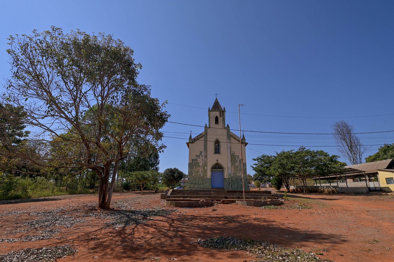A bicentenária capela de Angueretá, erguida no centro do distrito: cenário não mudou muito desde encontro das ossadas, 50 anos atrás