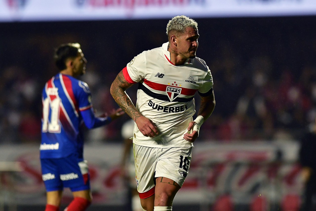 Gol do jogador Luciano do São Paulo, durante partida entre São Paulo x Bahia, válida pela décima terceira rodada do Campeonato Brasileiro,