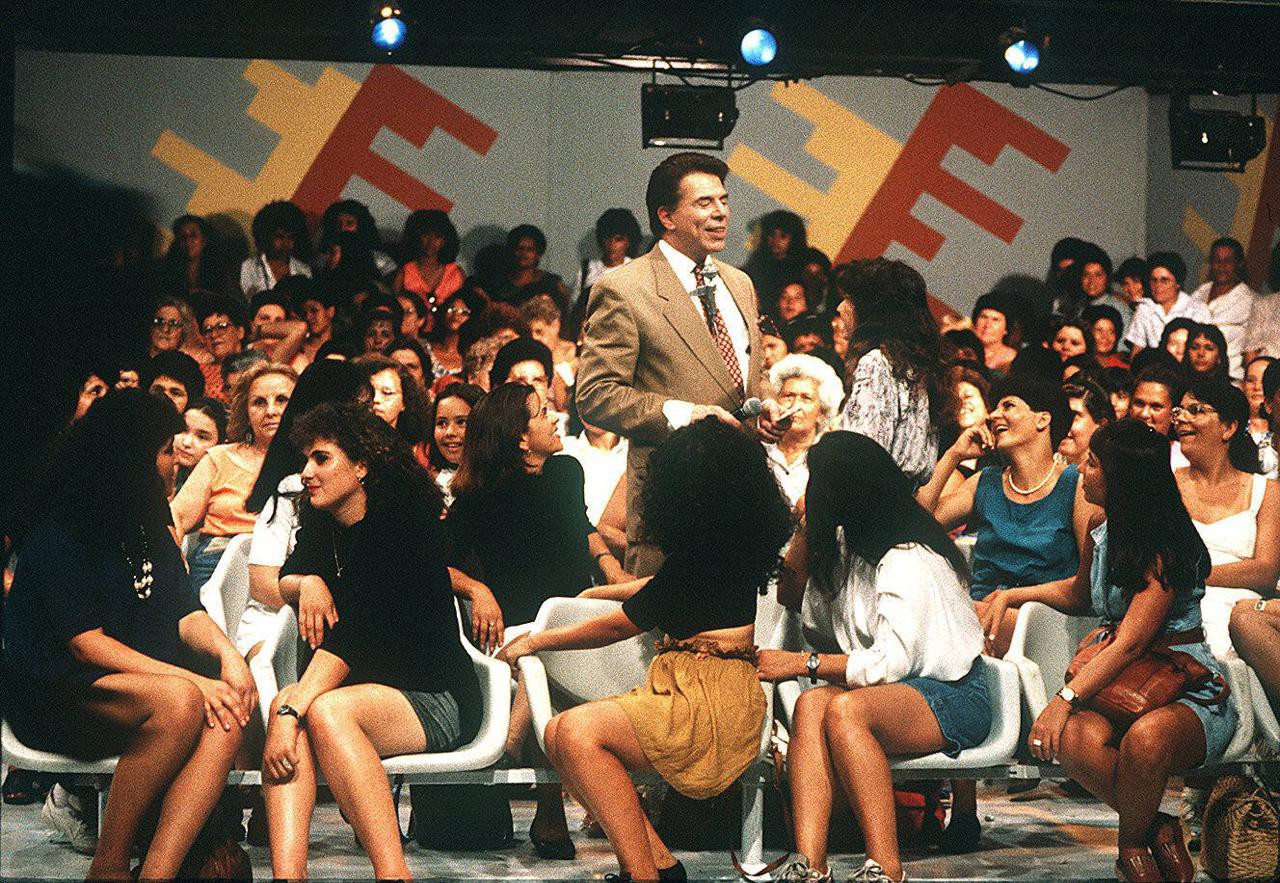 O apresentador Sílvio Santos no auditório de seu programa dominical em março de 1996