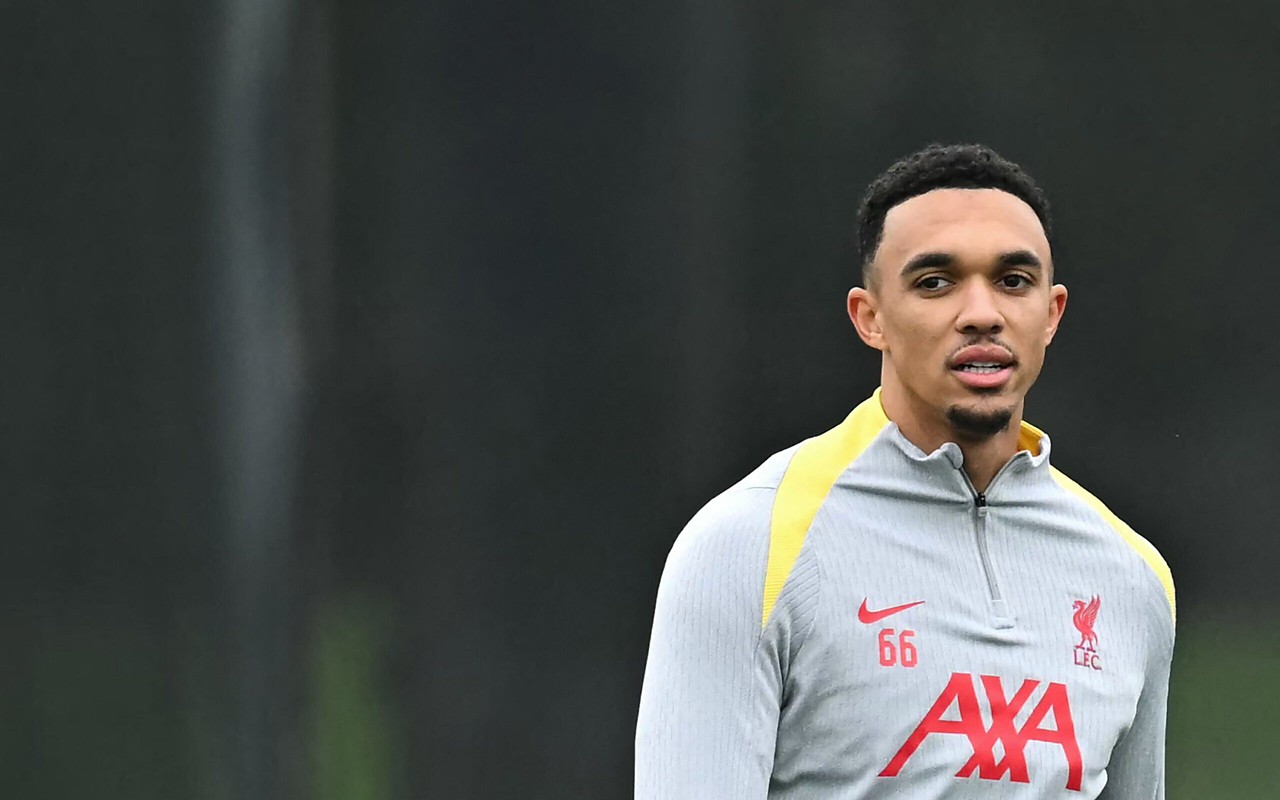 Trent-Alexander Arnold em treino do Liverpool (Foto: Paul ELLIS / AFP)