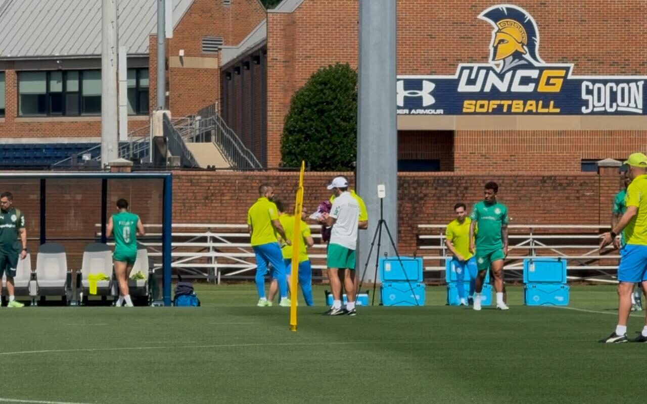 Abel Ferreira durante treinamento do Palmeiras (Foto: Vitor Palhares/Lance!)