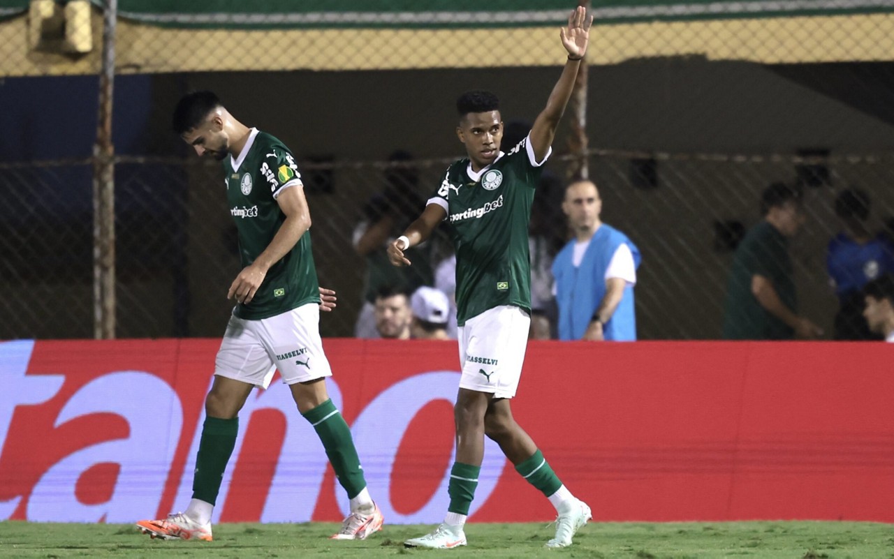 Estêvão fez dois gols na vitória do Palmeiras (Foto: Marcello Zambrana/AGIF)