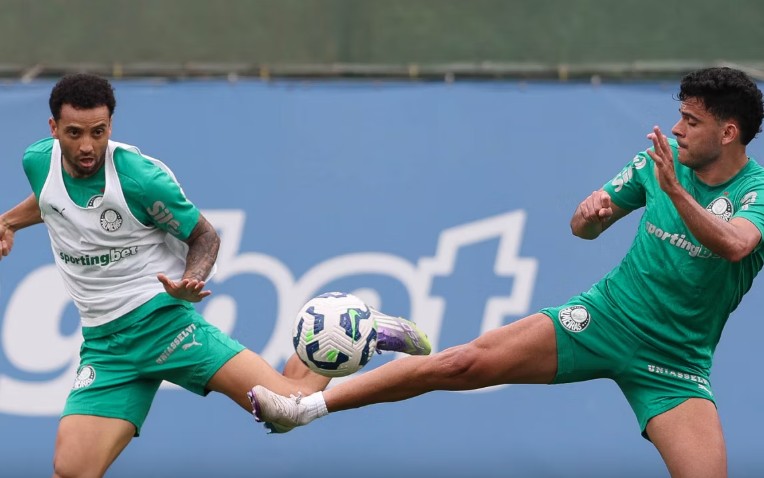 Felipe Anderson e Bruno Rodrigues durante treinamento na Academia de Futebol (Foto: Cesar Greco/Palmeiras/by Canon)