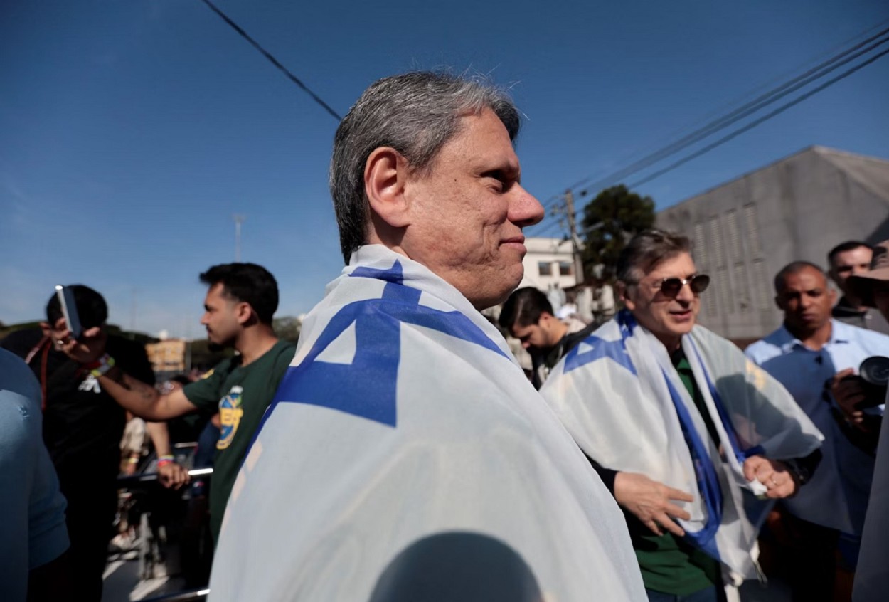 Candidatura teria que contar com o centro e a direita democrática