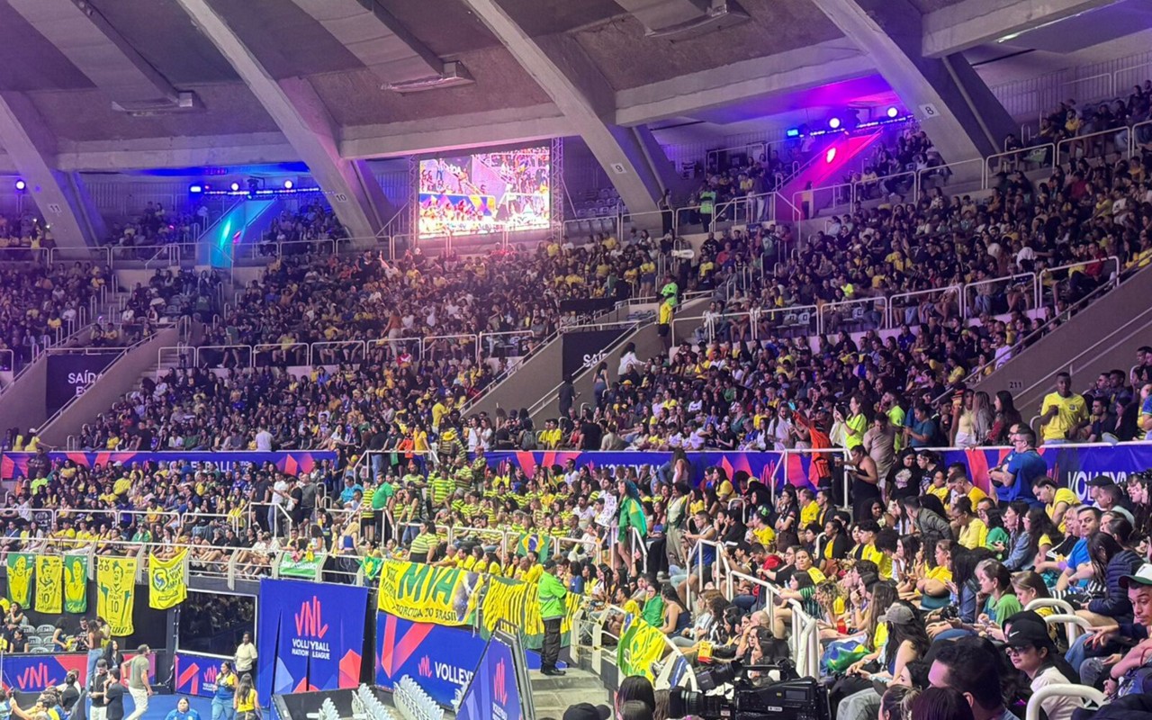 Torcida do Brasil no Marcanãzinho (Foto: Lance!)