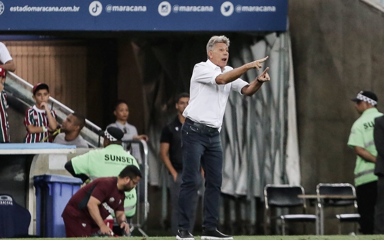 Renato Gaúcho na beia do campo na vitória do Fluminense sobre o Sport (Foto: Lucas Merçon/FFC)