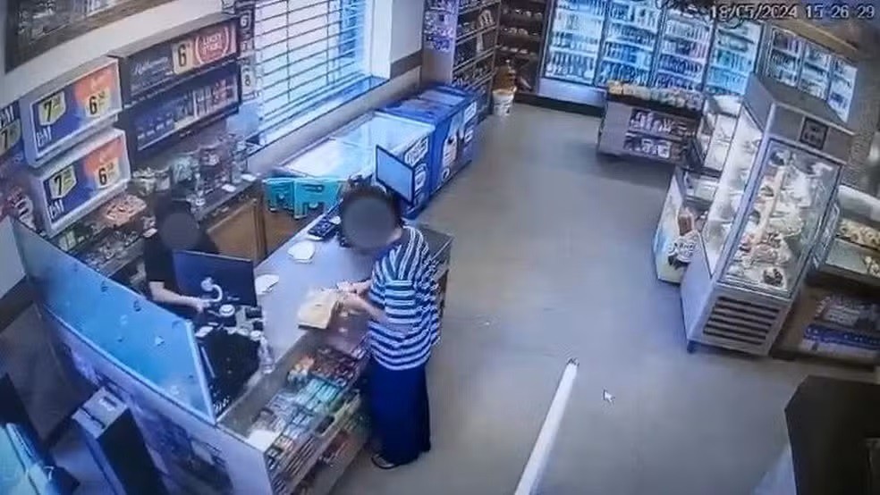 Adolescente de 16 anos, que matou a família, foi flagrado na padaria horas após o crime em SP