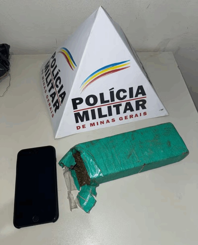 Adolescente é detido com barra de maconha após pular janela da casa da namorada para escapar da PM