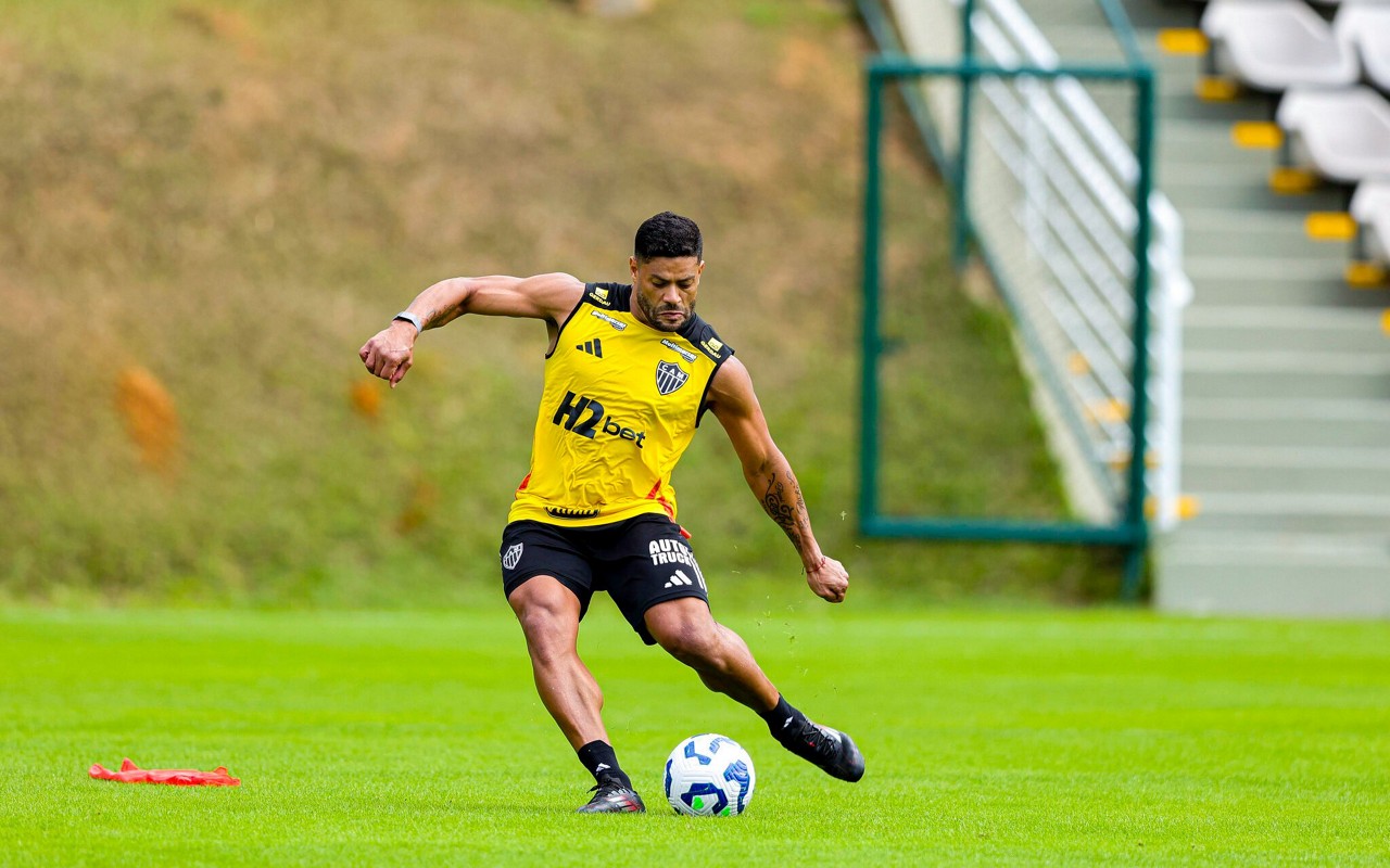 Hulk em treino do Atlético (Foto: Paulo Henrique França/Atlético)