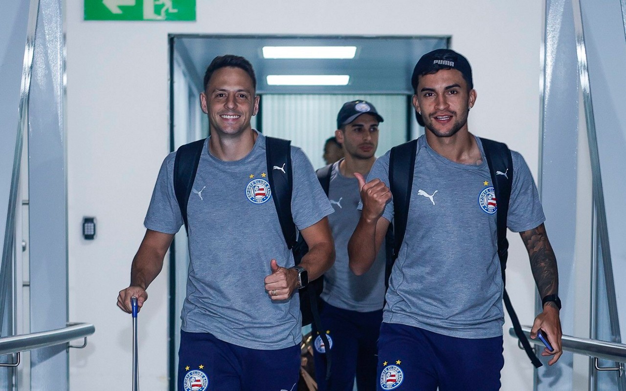 Arias e Nestor desembarcam em Cali (Foto: divulgação / EC Bahia)