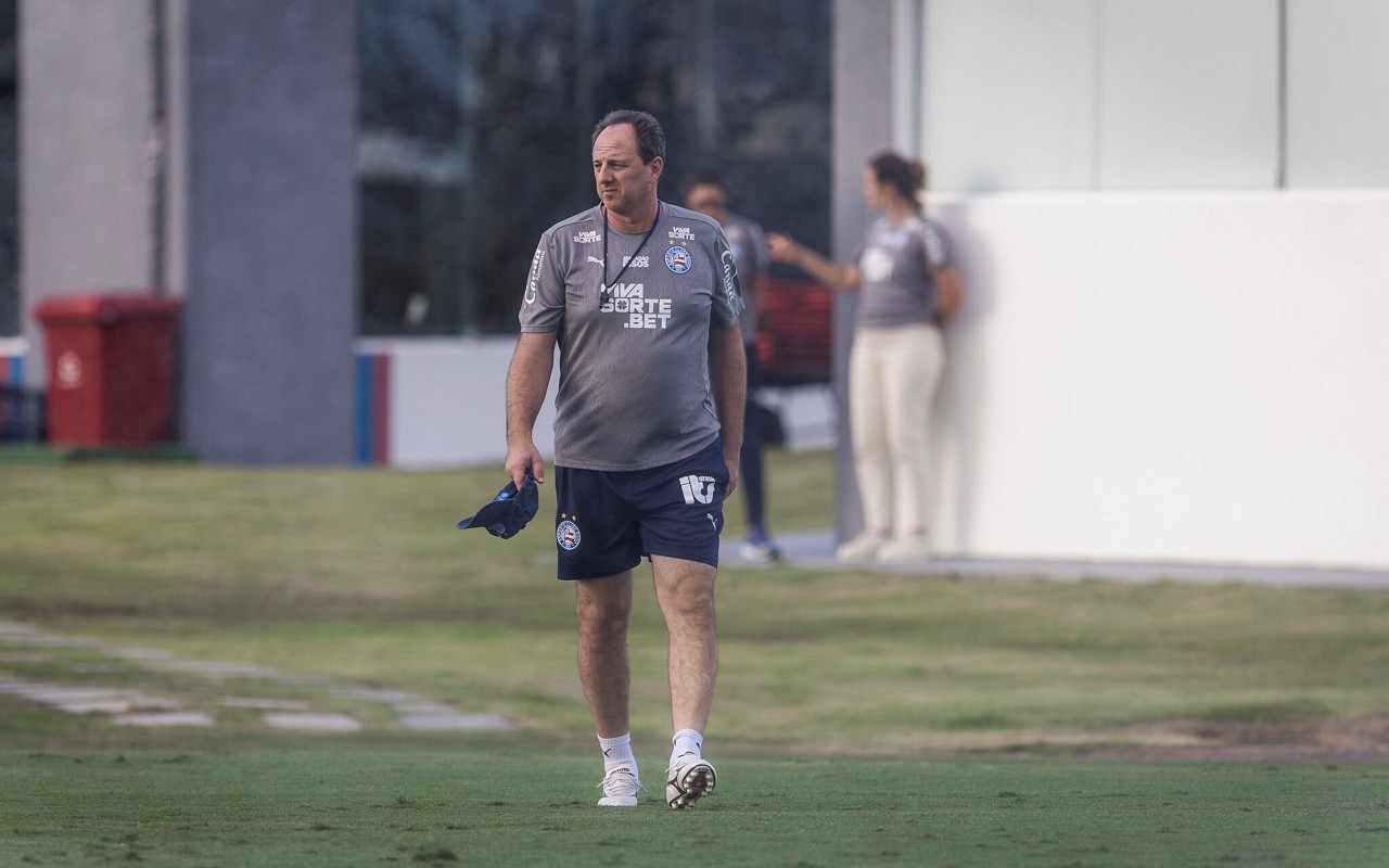 Rogério Ceni antes de treino do Bahia (Foto: Rafael Rodrigues / EC Bahia)