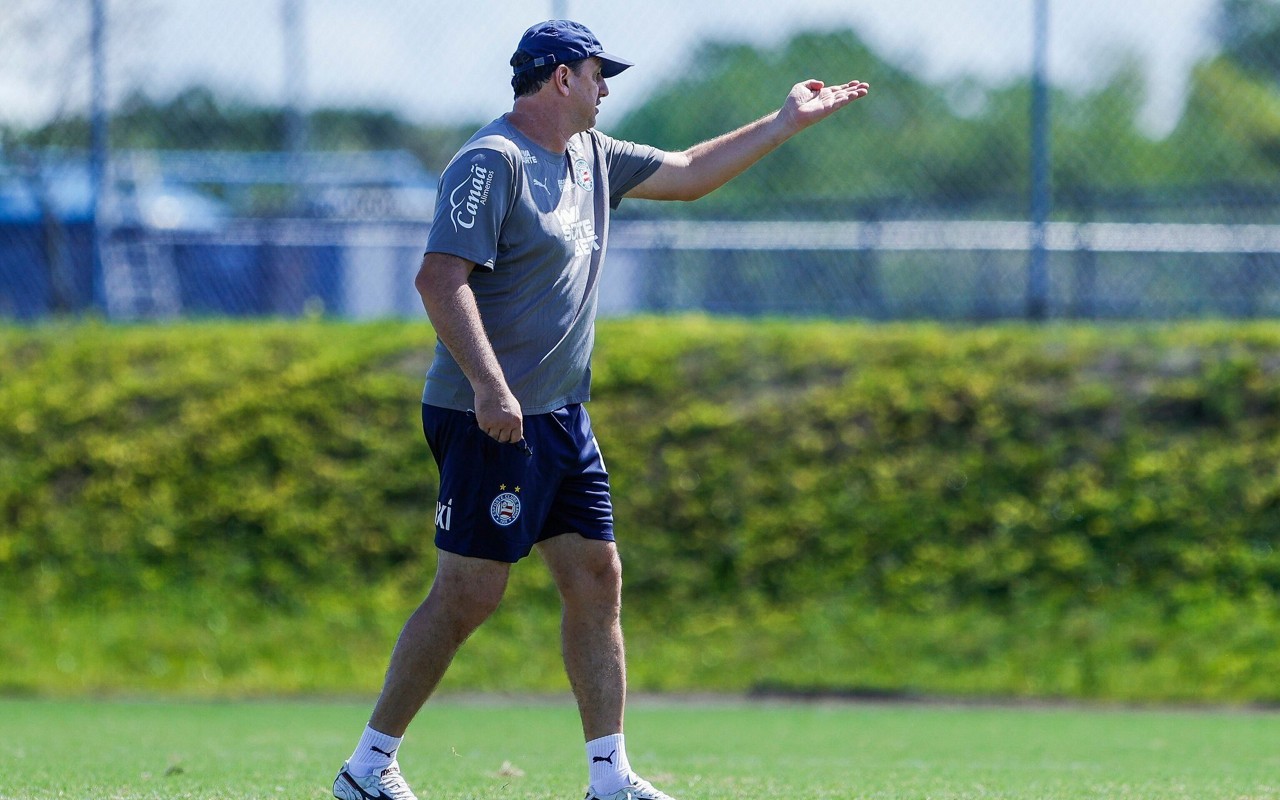 Rogério Ceni comanda treino do Bahia (Foto: Rafael Rodrigues / EC Bahia)