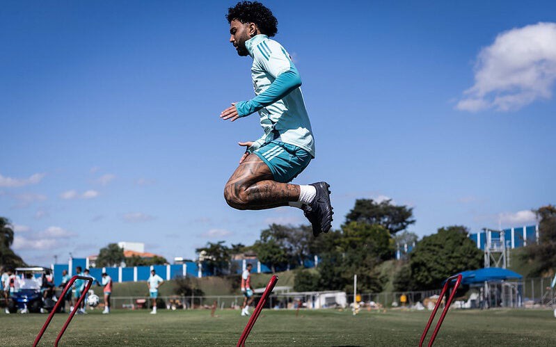 Atacante Gabigol em treino do Cruzeiro na Toca da Raposa (Foto: Gustavo Aleixo/Cruzeiro)