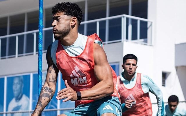Recuperado, lateral William pode atuar no lado esquerdo contra o Fluminense, no Maracanã (Foto: Gustavo Aleixo/Cruzeiro)