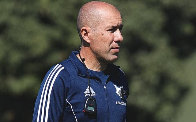 Técnico Leonardo Jardim deve poupar titulares neste domingo (27), contra o Ceará (Foto: Gustavo Martins/Cruzeiro)