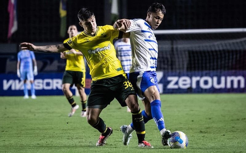 Jogadores treinam no Espírito Santo nesta sexta-feira (4), após derrota na estreia na Vitória Cup (Foto: Gustavo Aleixo/Cruzeiro)
