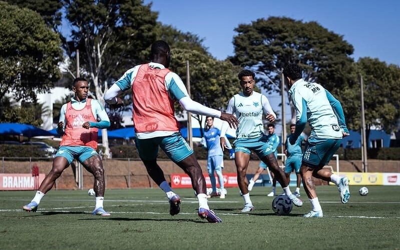 Treinos do Cruzeiro prosseguem na Toca da Raposa em um período durante a semana (Foto: Gustavo Aleixo/Cruzeiro)