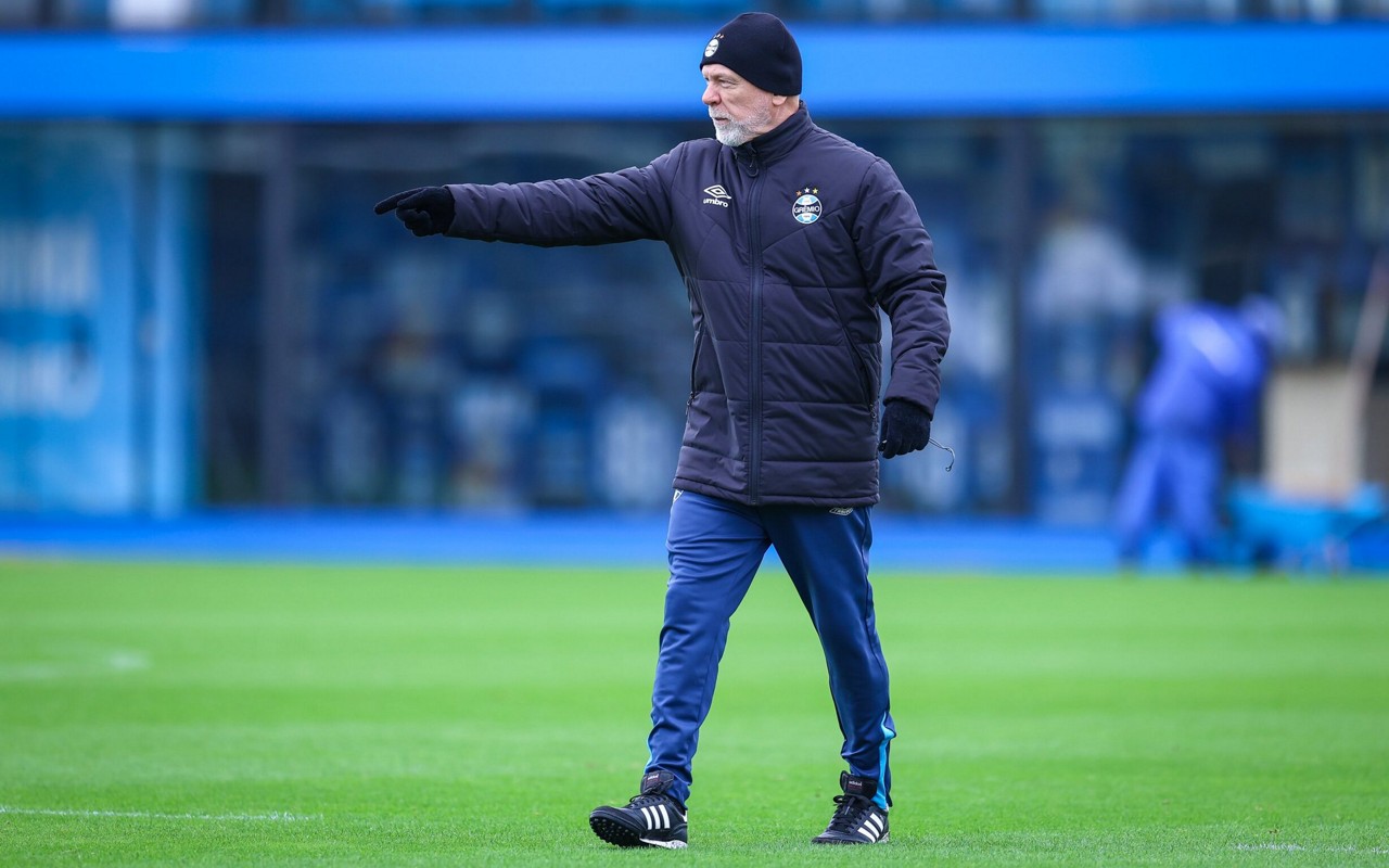 Mano Menezes comanda o último treinamento do Grêmio antes de enfrentar o Sport. (Foto: Lucas Uebel/Grêmio FBPA)
