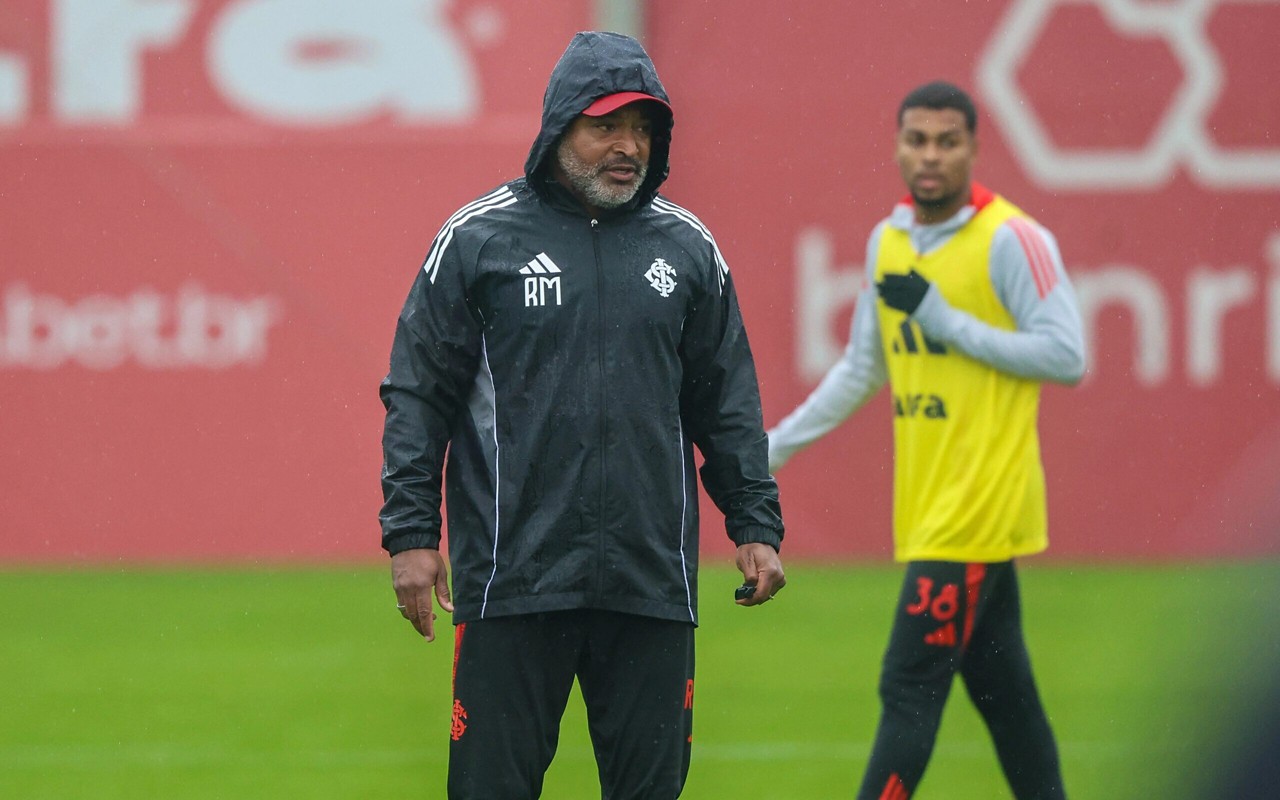 Roger Machado comandará treino nesta segunda no CT Parque Gigante (Foto: Ricardo Martins/SC Internacional)