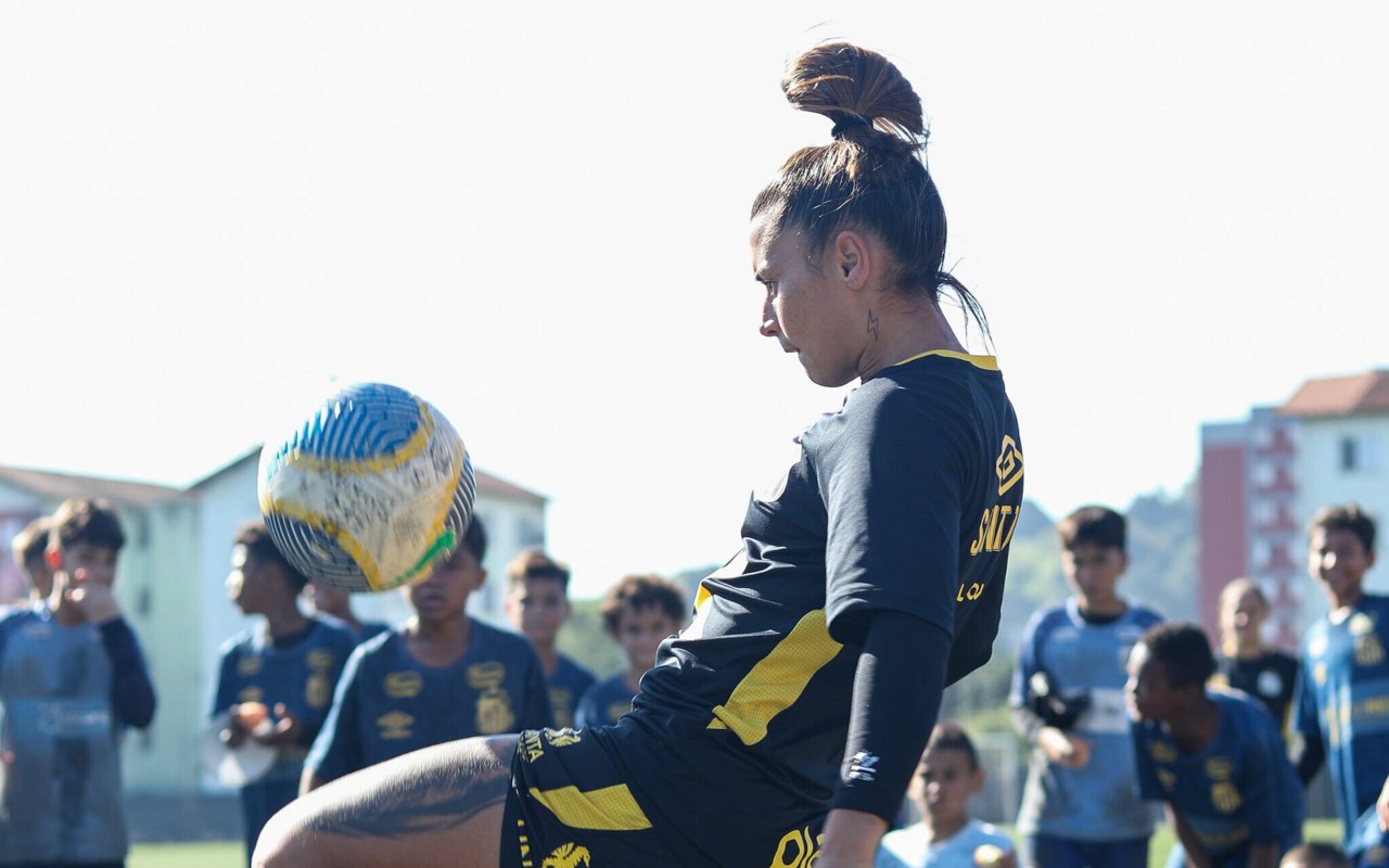 Elenco feminino do Santos treina e se prepara para duelo do Brasileirão A2