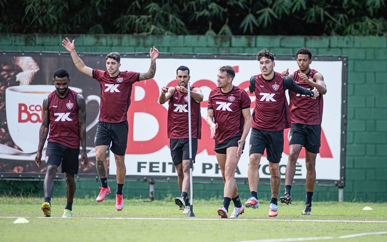 Jogadores do Vitória treinam no Barradão (Foto: Victor Ferreira / EC Vitória)