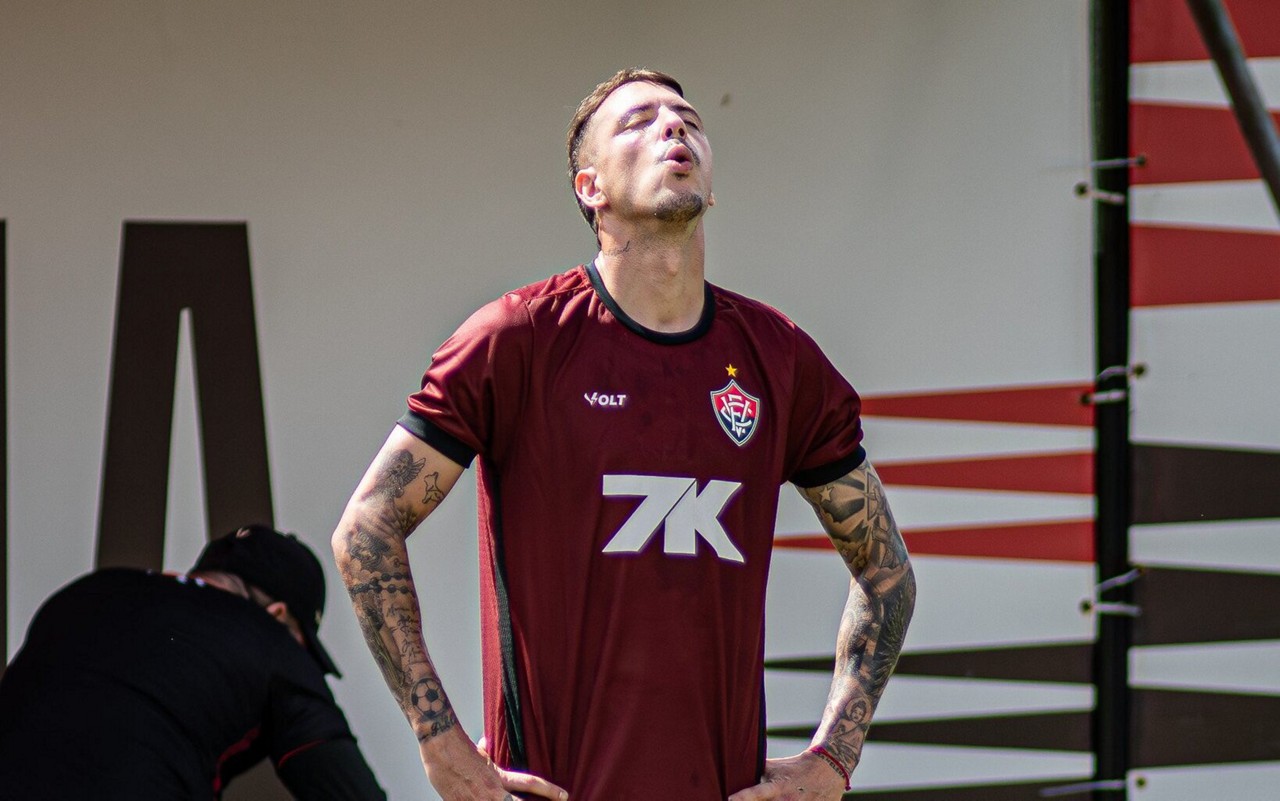 Renzo López respira fundo no Barradão (Foto: Victor Ferreira / EC Vitória)