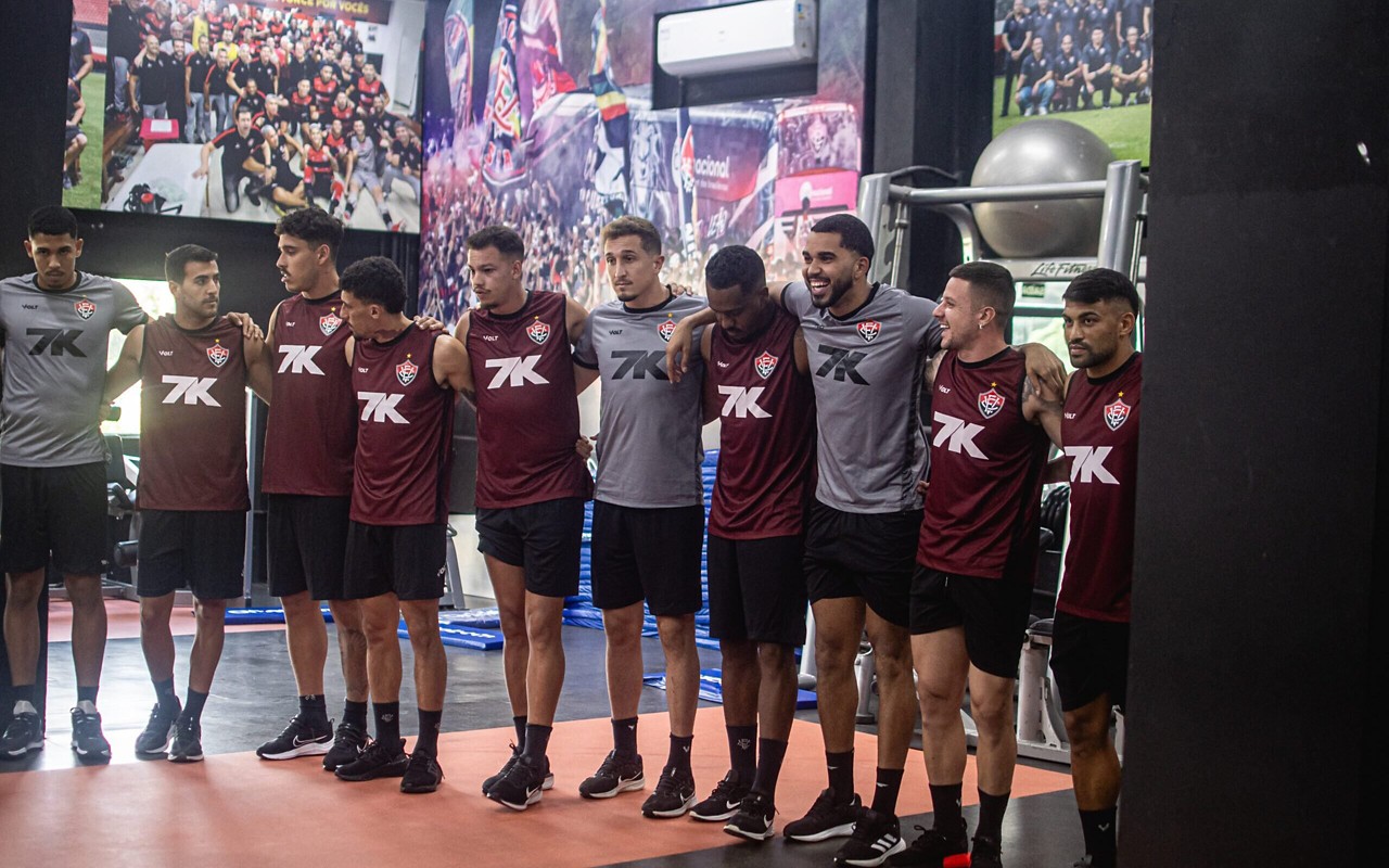 Atletas do Vitória reunidos na academia do clube (Foto: Victor Ferreira / EC Vitória)