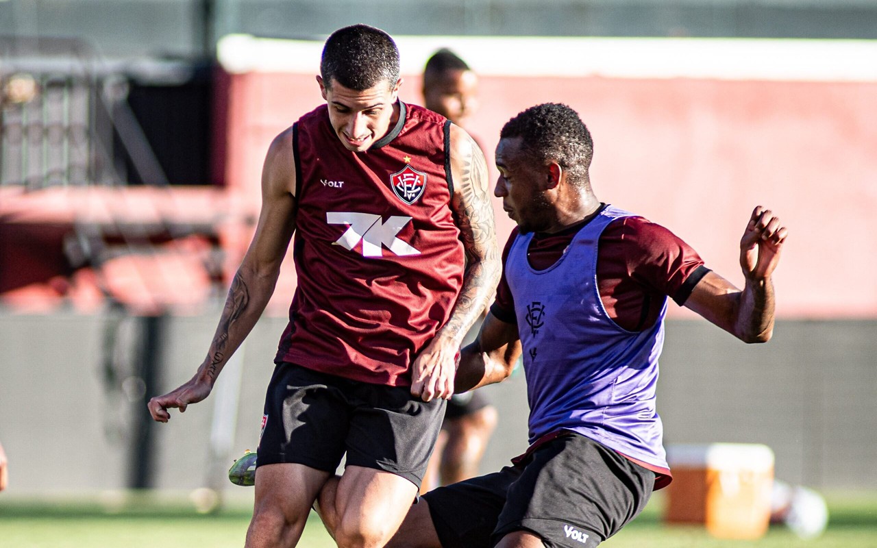 Jogadores do Vitória treinam no Barradão (Foto: Victor Ferreira / EC Vitória)