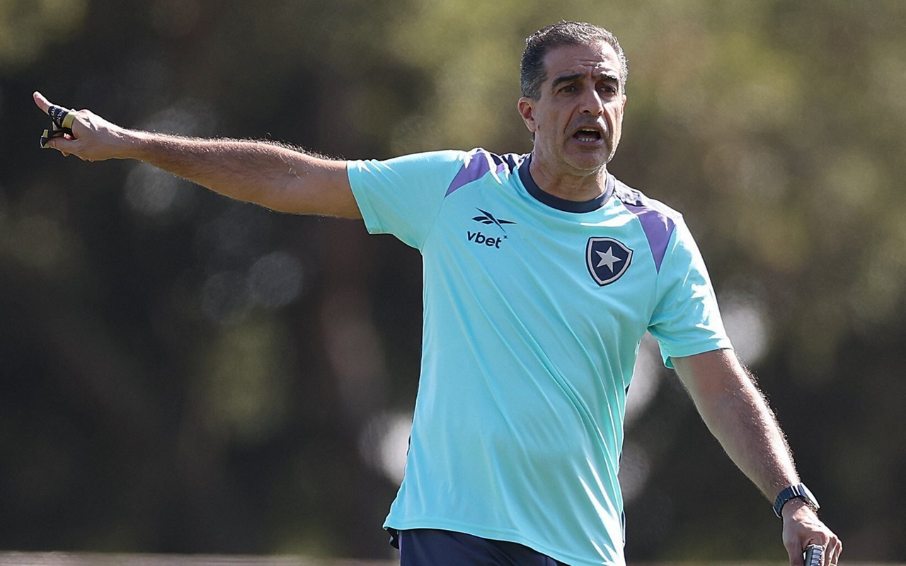 Renato Paiva treinou o Botafogo no Mundial de Clubes (Foto: Vitor Silva/Botafogo)