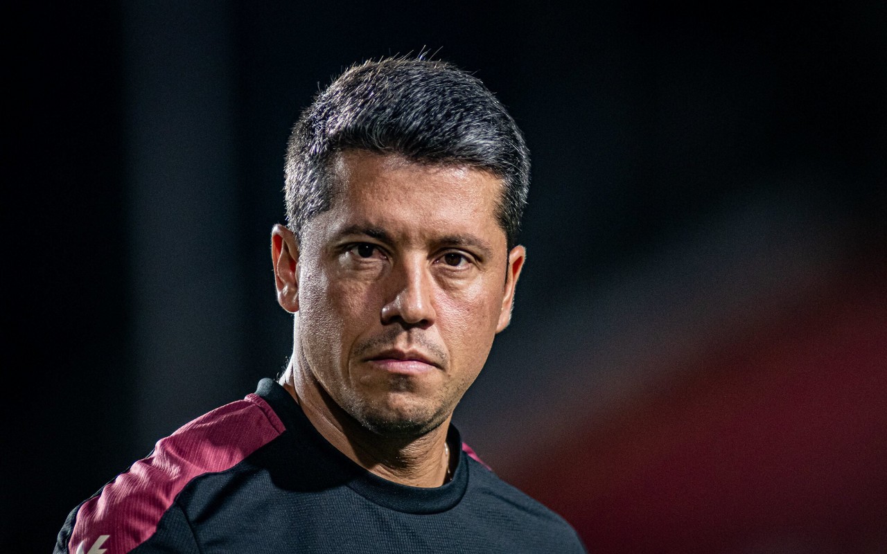 Thiago Carpini antes de jogo pelo Vitória (Foto: Victor Ferreira / EC Vitória)