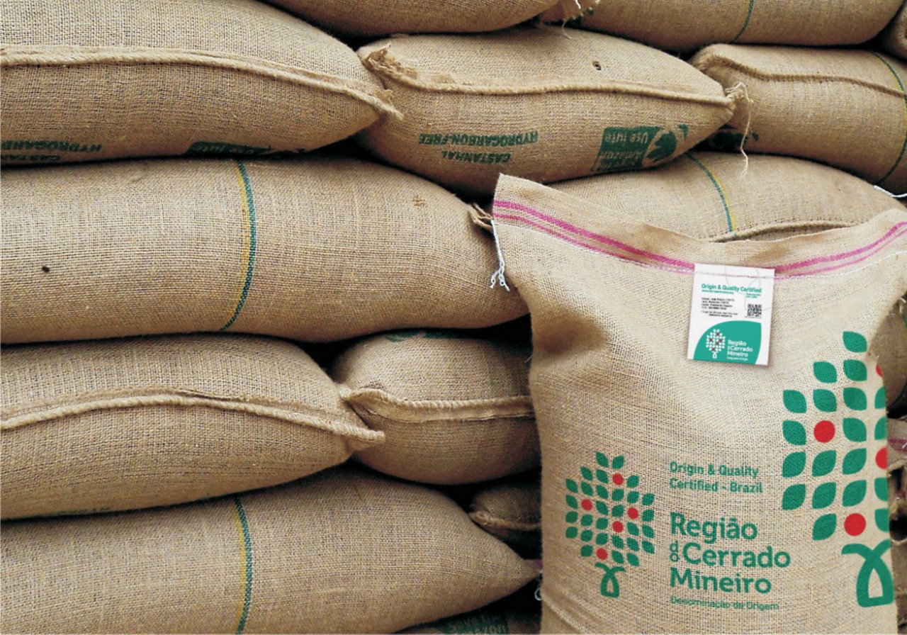 O selo atesta a singularidade do café produzido em 55 municípios que compõem a Região do Cerrado Mineiro e é vendido a 55 países