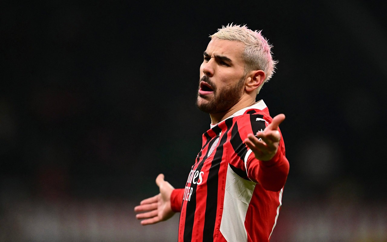 Theo Hernandéz é jogador do Milan desde 2019 (Foto: Marco Bertorello/AFP)