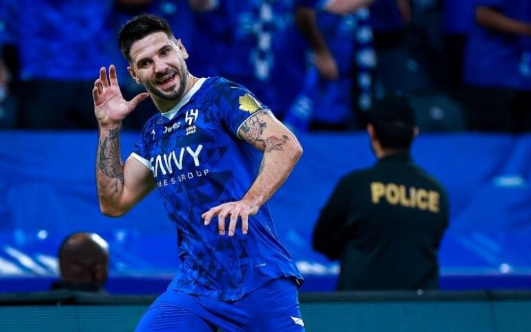 Mitrovic comemora mais um gol pelo Al-Hilal (Foto: Reprodução/Instagram)