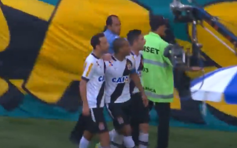 Nenê ainda jogava pelo Vasco na última vitória sobre o Flamengo no Brasileirão (Foto: Reprodução)