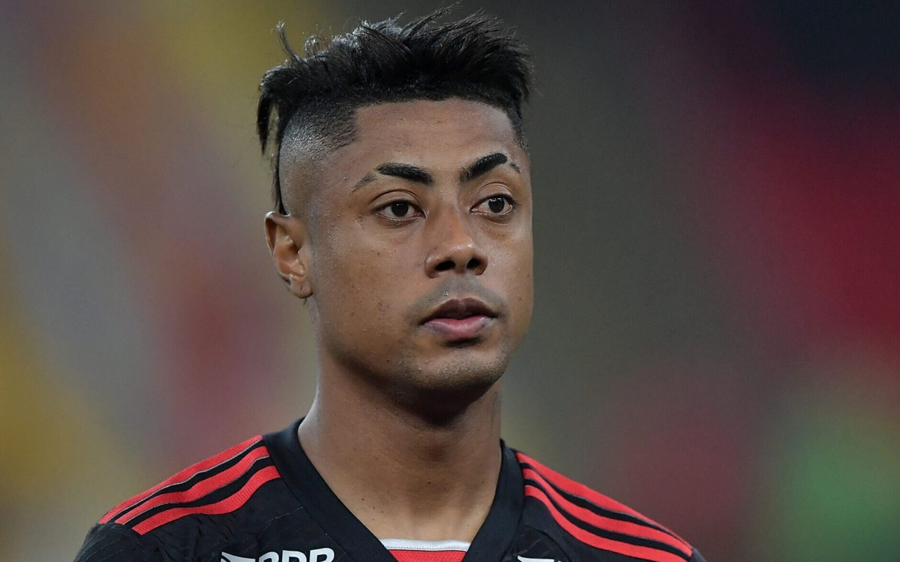 Bruno Henrique, em ação pelo Flamengo contra o Corinthians, no Maracanã, pela ida das semifinais da Copa do Brasil 2024 (Foto: Thiago Ribeiro/AGIF)