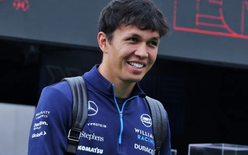 Alex Albon em ação pela equipe Williams na temporada 2024 da Fórmula 1. (Reprodução/Williams)