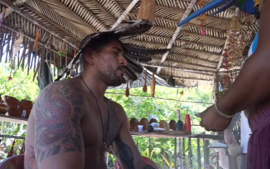 Alex Poatan em ritual indígena na Bahia (Foto: Reprodução/Instagram)