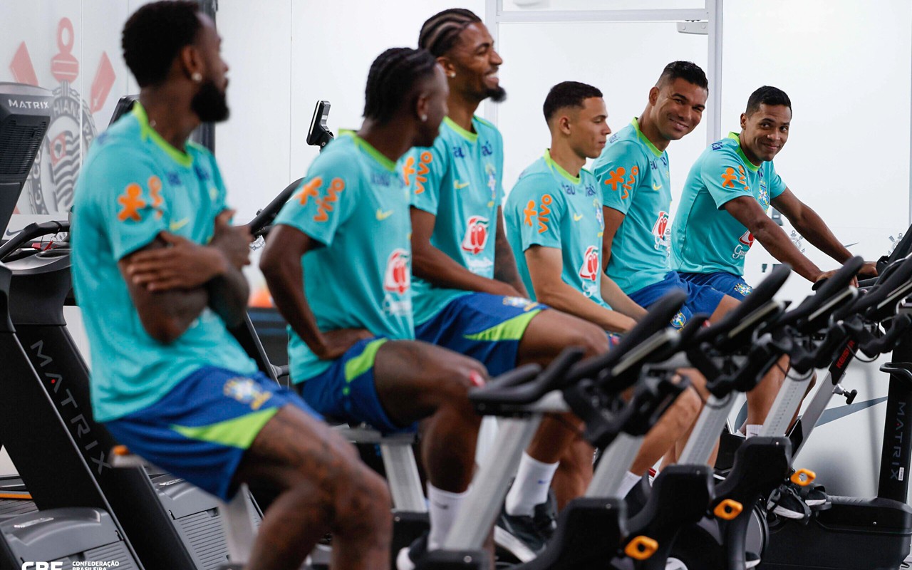 Jogadores da Seleção Brasileira fazem treino regenerativo após empate com o Equador (Foto: @rafaelribeirorio I CBF)