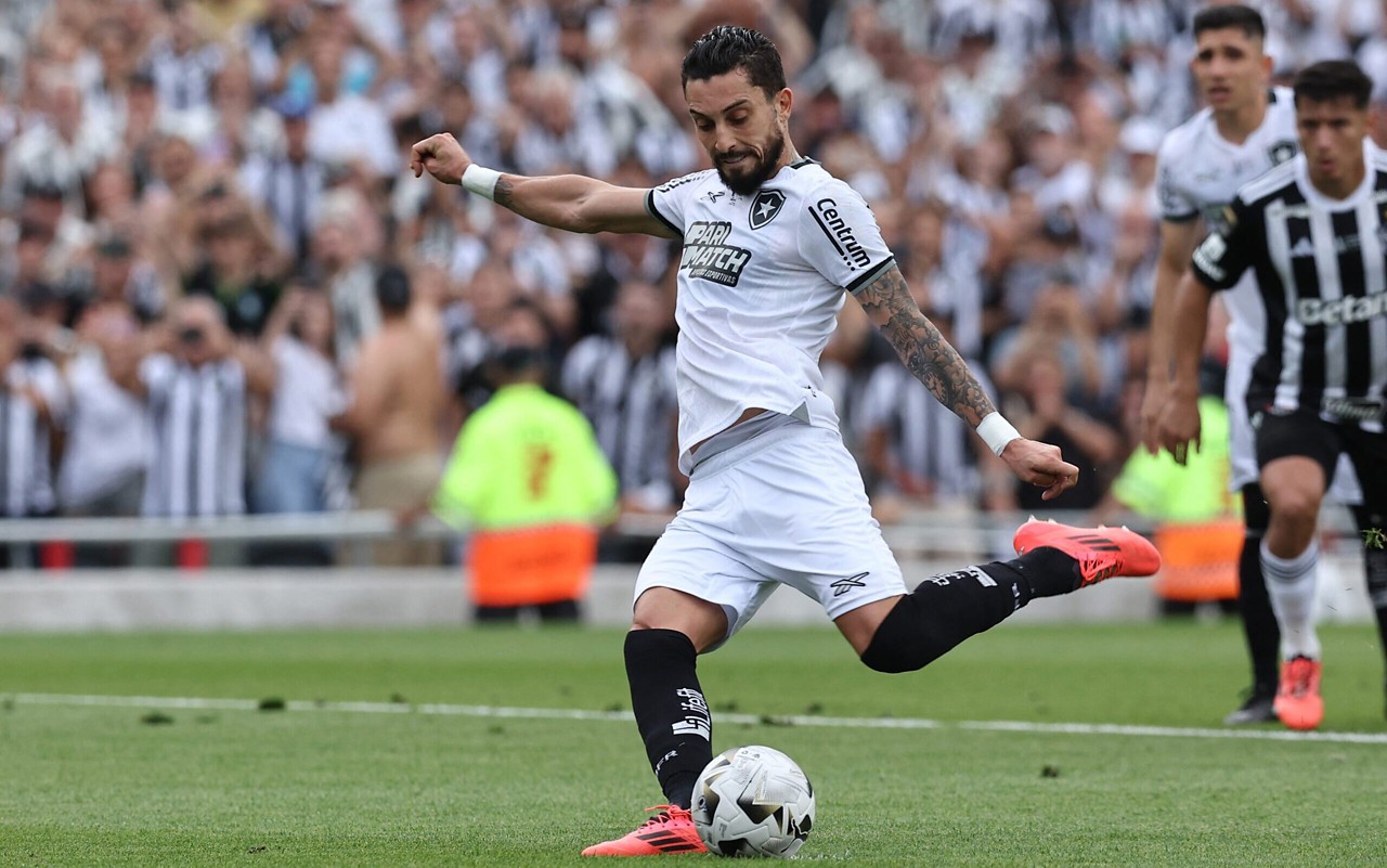 Botafogo perdeu para o Atlético-MG no Brasileirão (Foto: Alejandro Pagni/AFP)