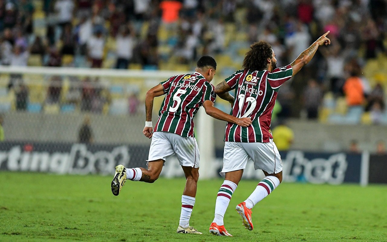 Alexsander comemora gol marcado por Marcelo contra o Cerro Porteño, pela Libertadores (Foto: Thiago Ribeiro/AGIF)