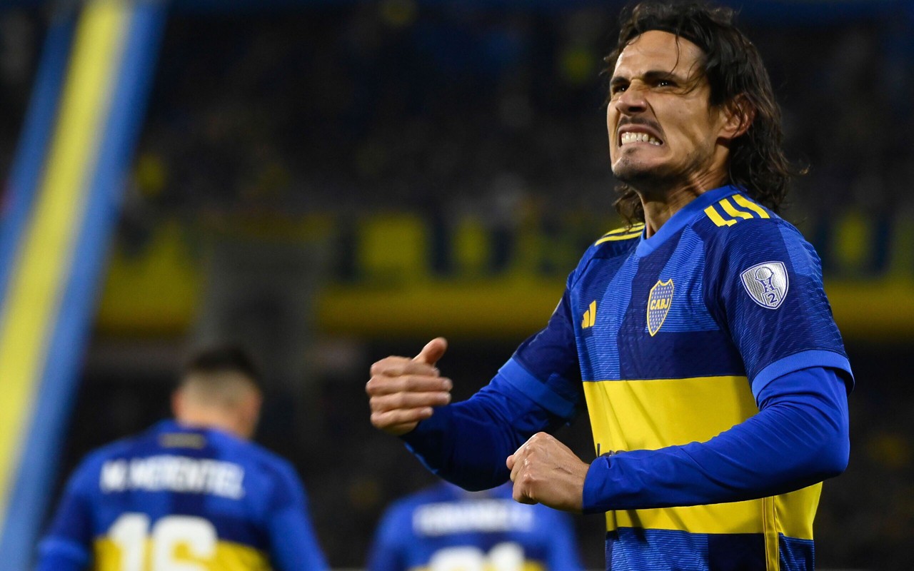 Cavani em ação pelo Boca Juniors (Foto: Fotobairesarg/AGIF)