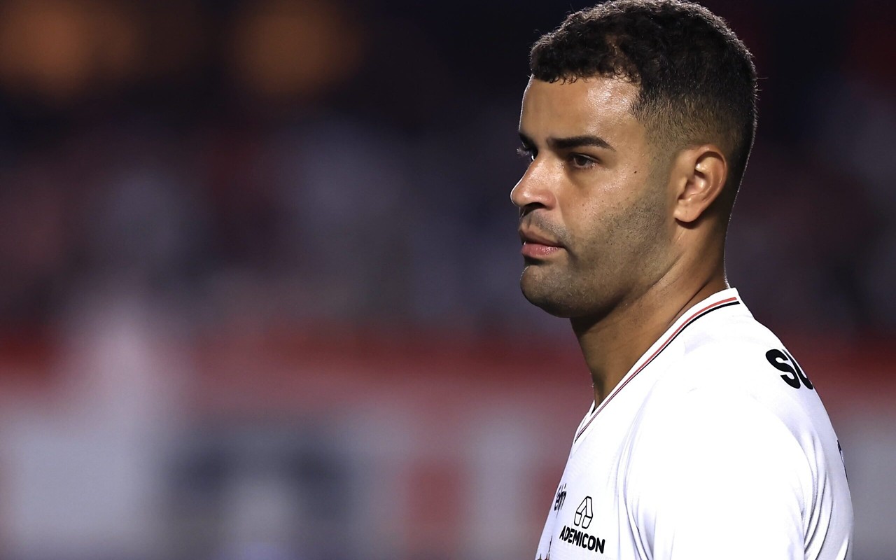Alisson cobrou união do grupo do São Paulo (Foto: Marcello Zambrana/AGIF)