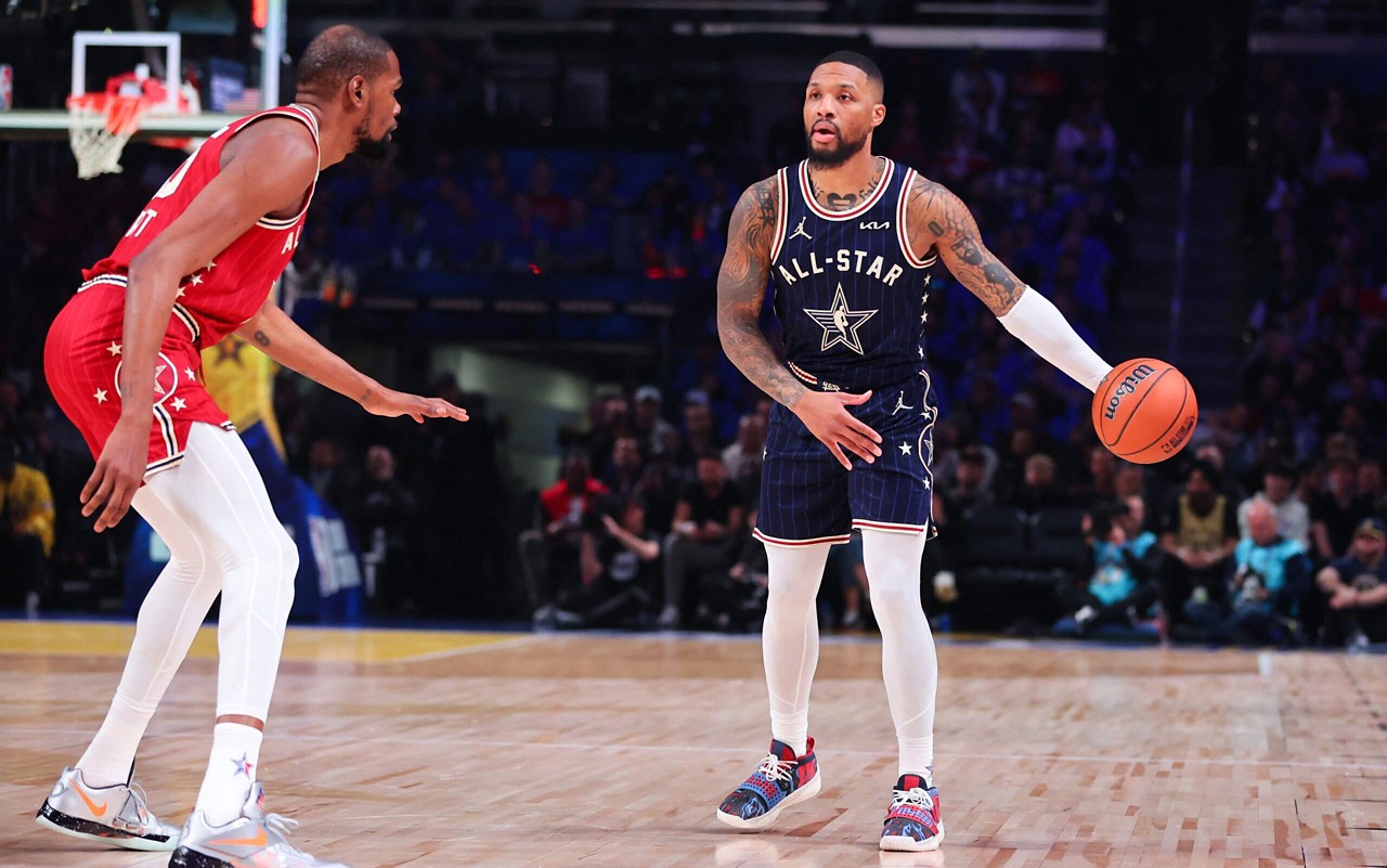 Kevin Durant e Damian Lillard em jogo do All-Star Game de 2024(Foto: Stacy Revere/Getty Images/AFP)