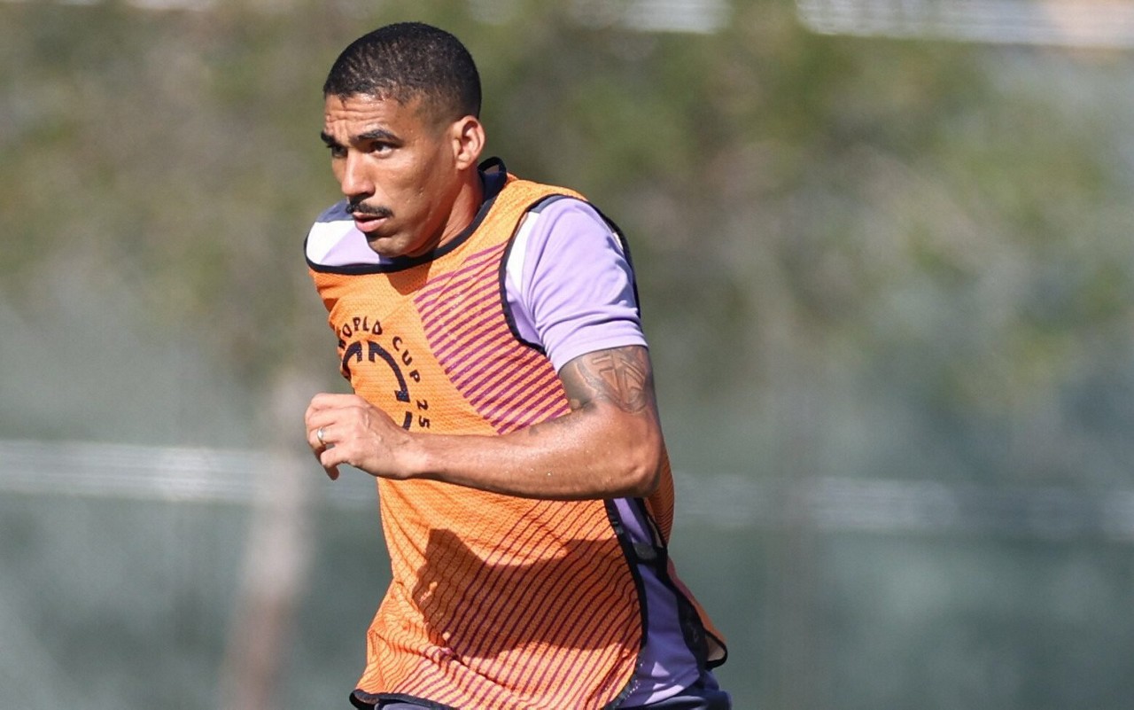 Allan em treino do Botafogo (Foto: Vítor Silva)